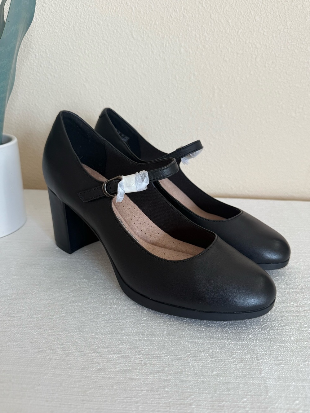 New Clarks Bayla Nora Classic Mary Jane Block Heel Pumps - Black